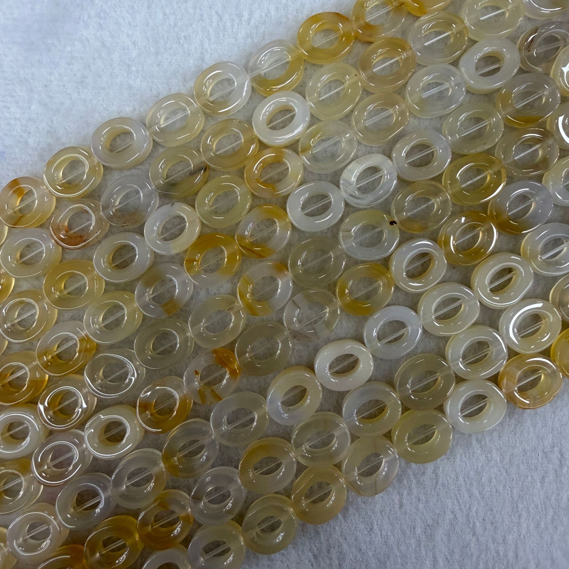 18:light yellow agate