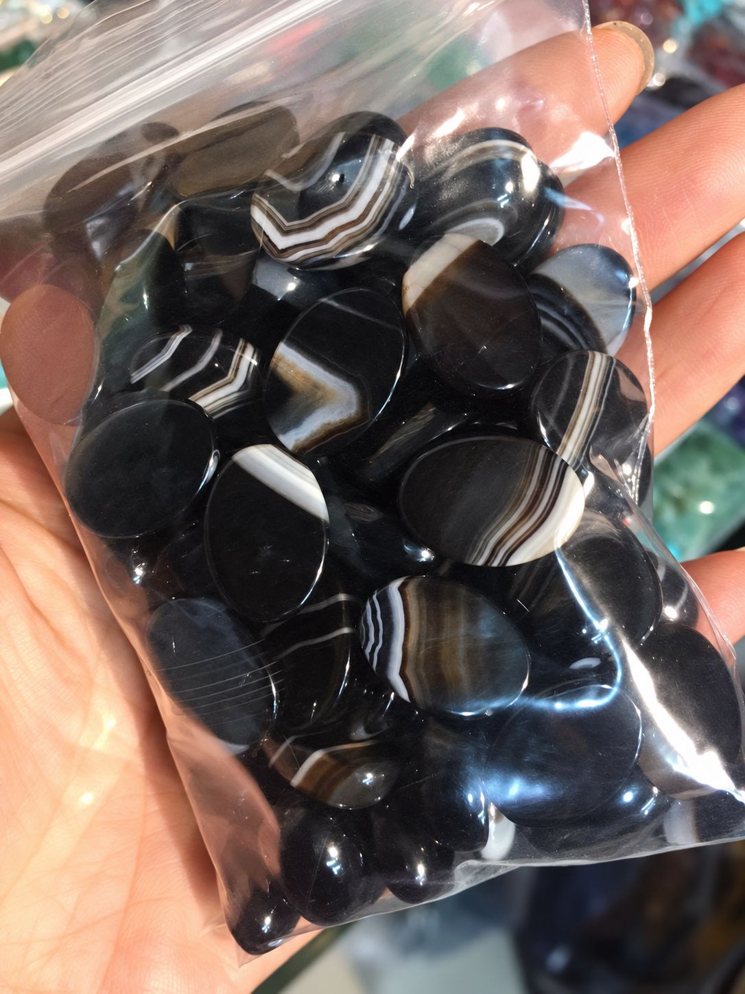 30:Black striped agate