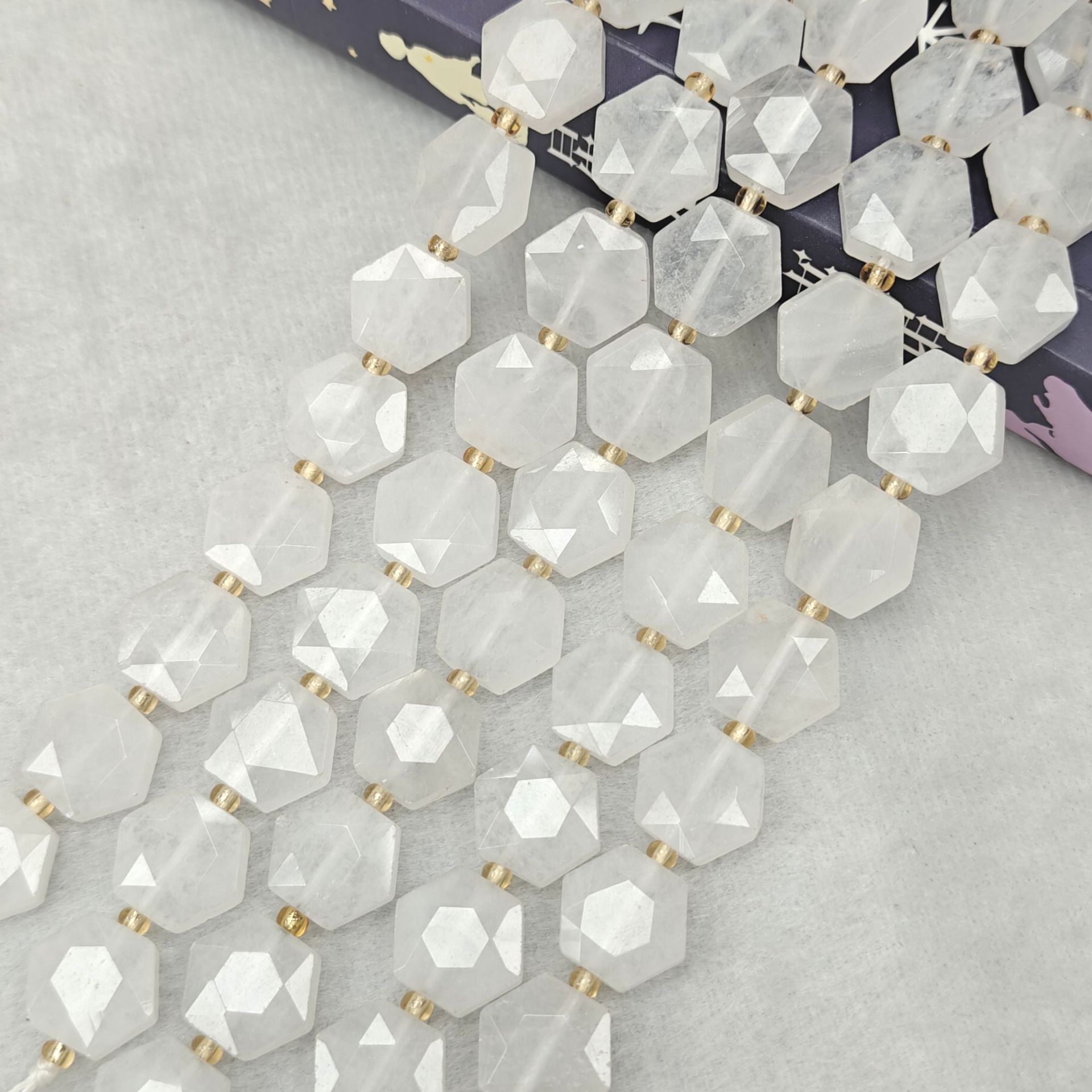 22:White agate