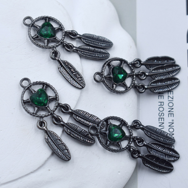 019-6 black and green heart 14*34mm/2.7g