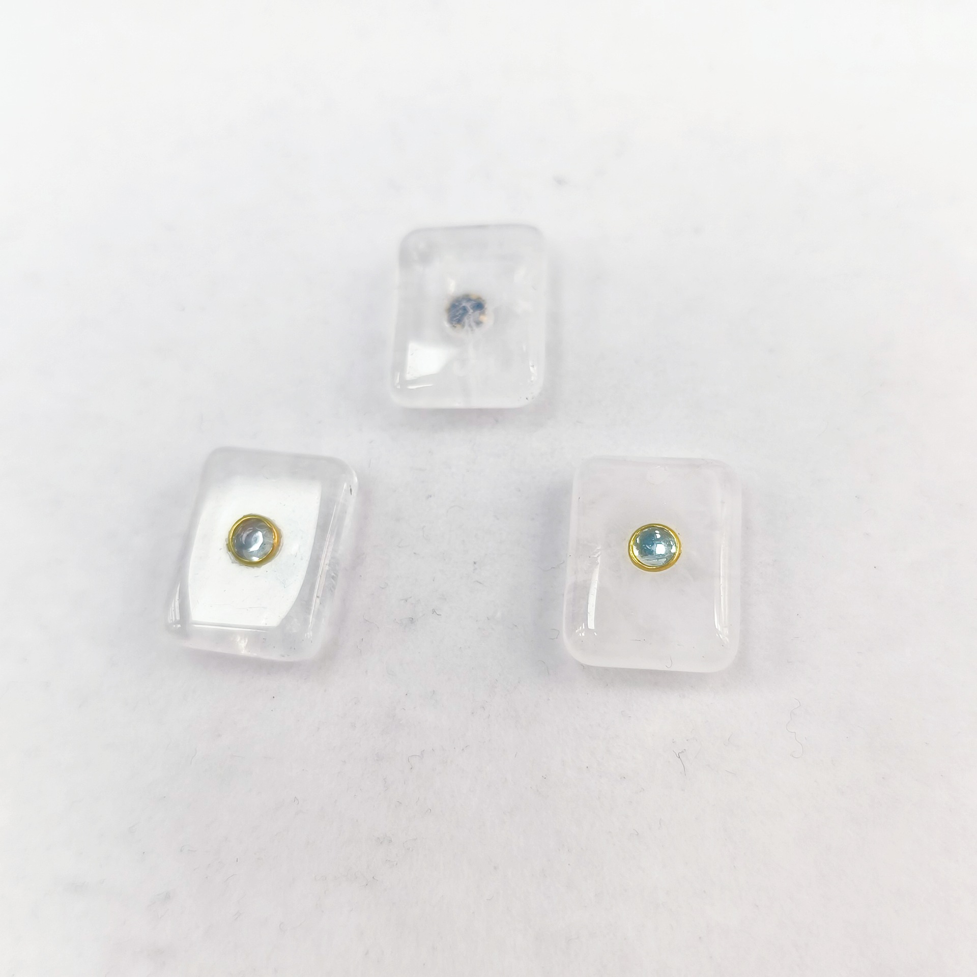 8:White crystal