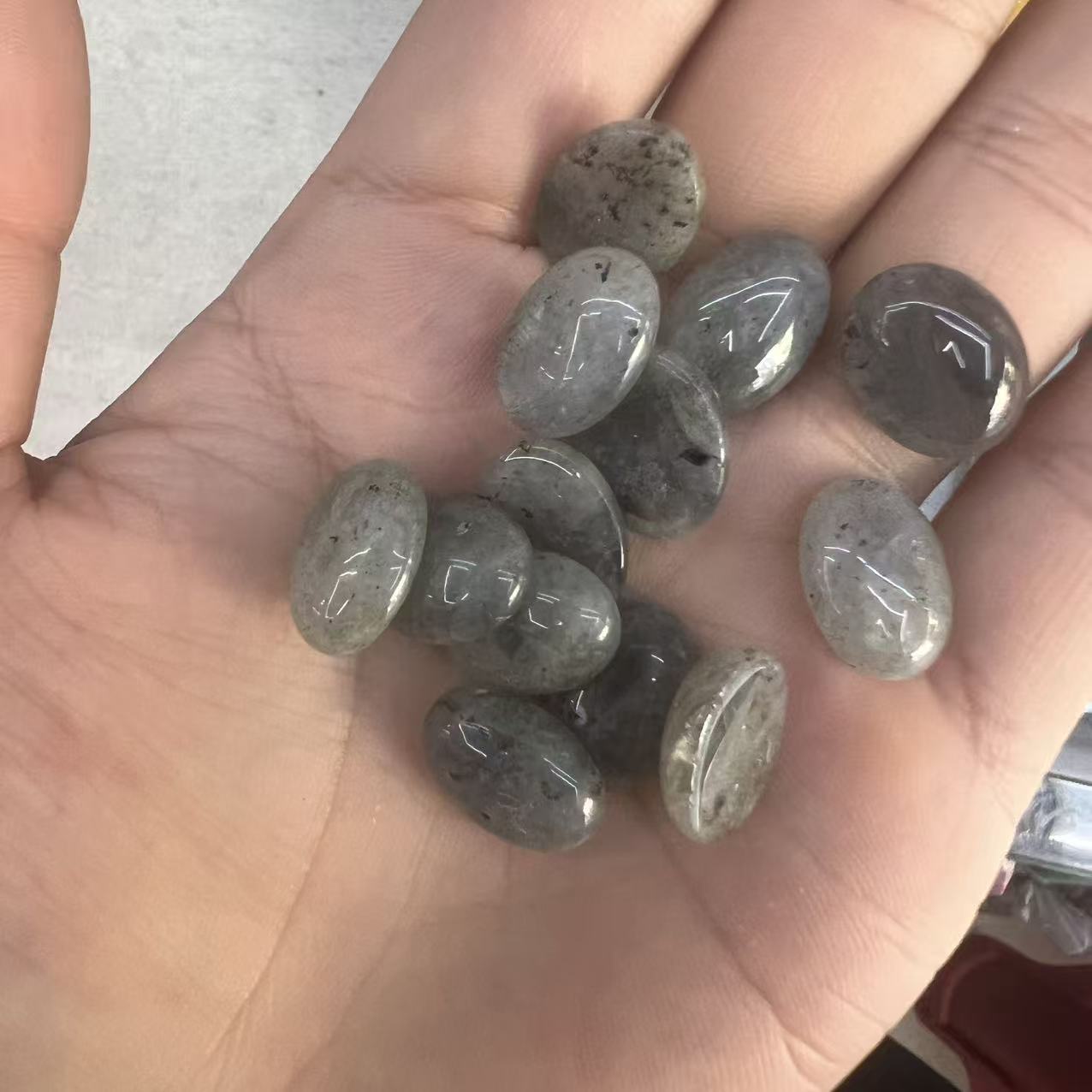 23:gray labradorite