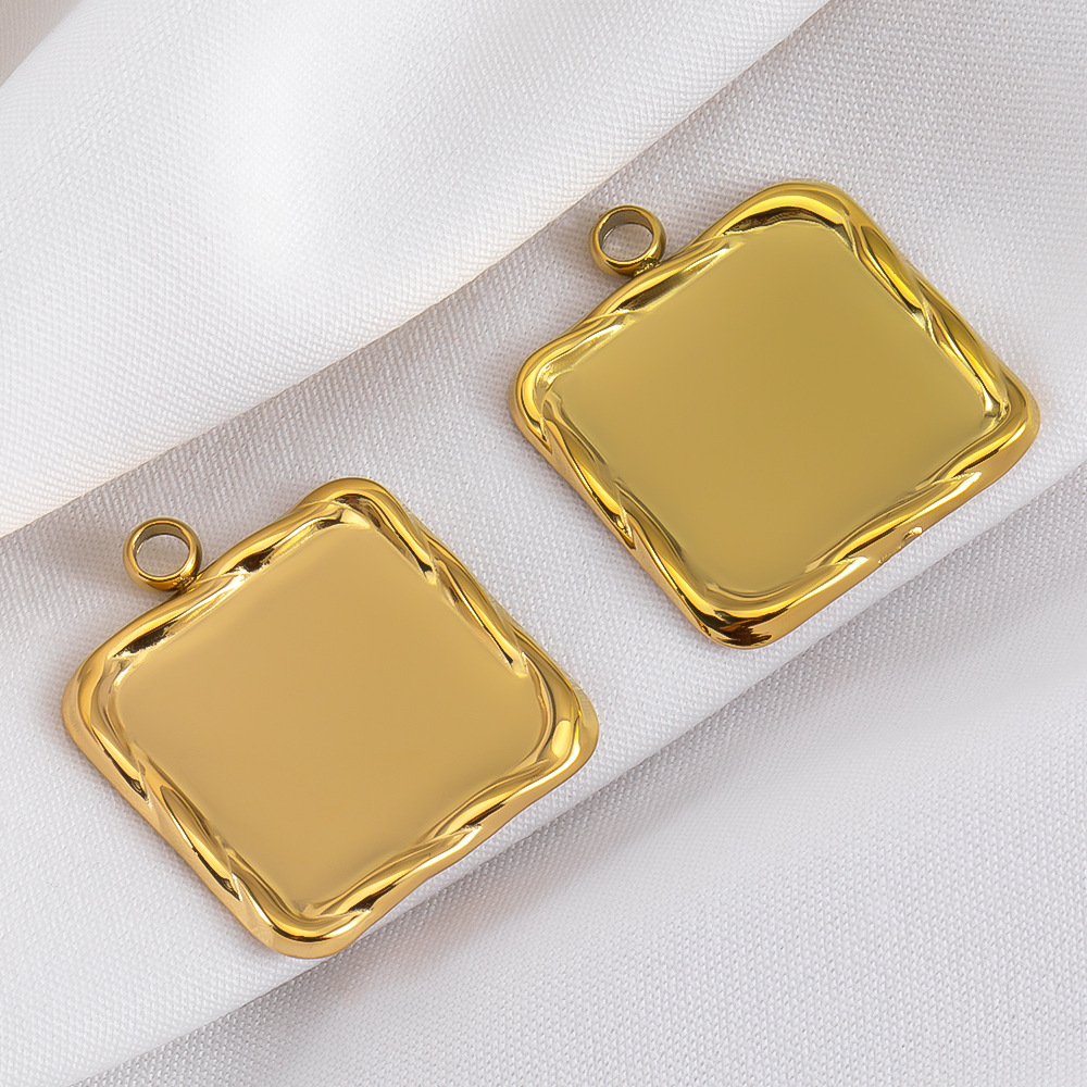 5:Golden square-20.7x24.5mm