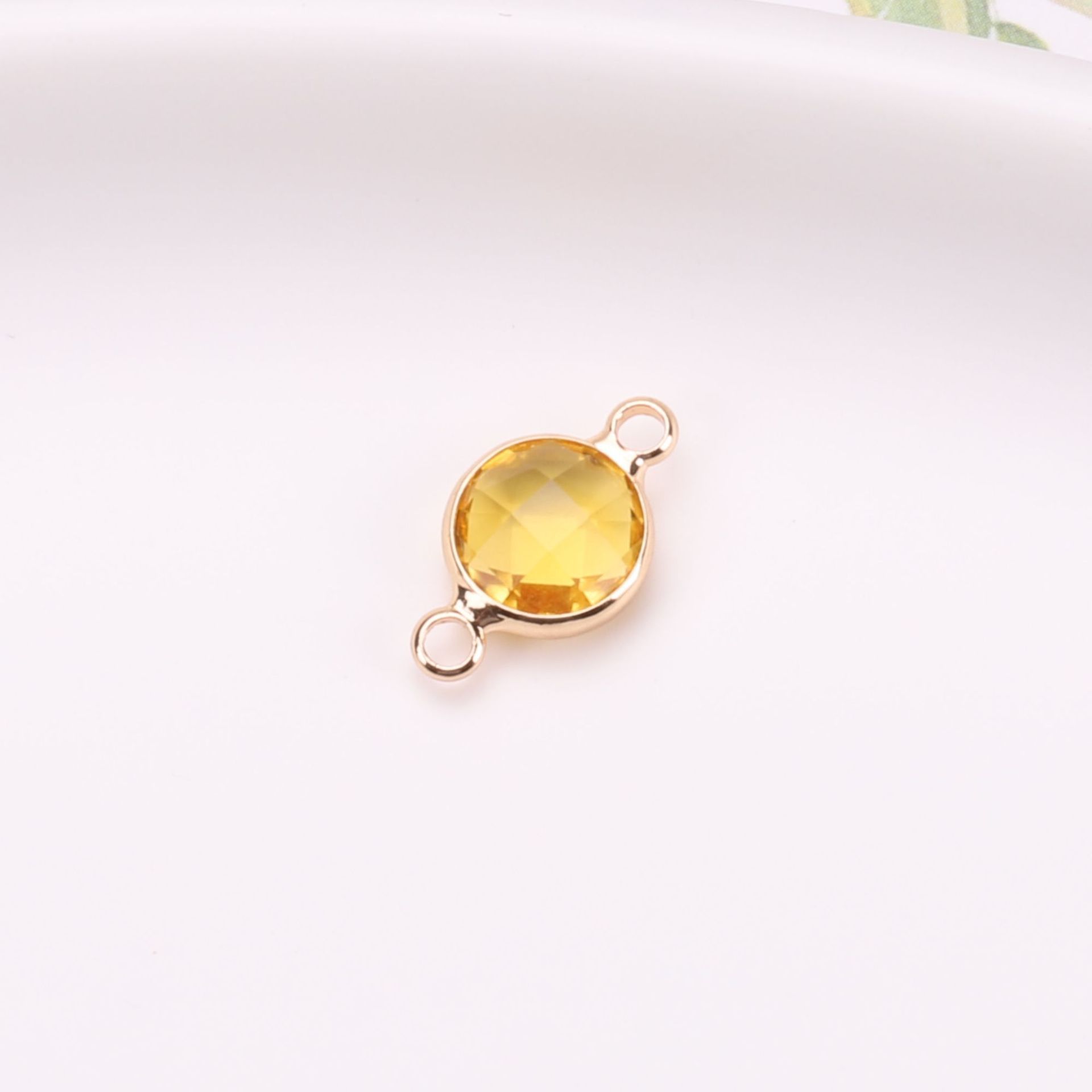 November (crystal yellow)