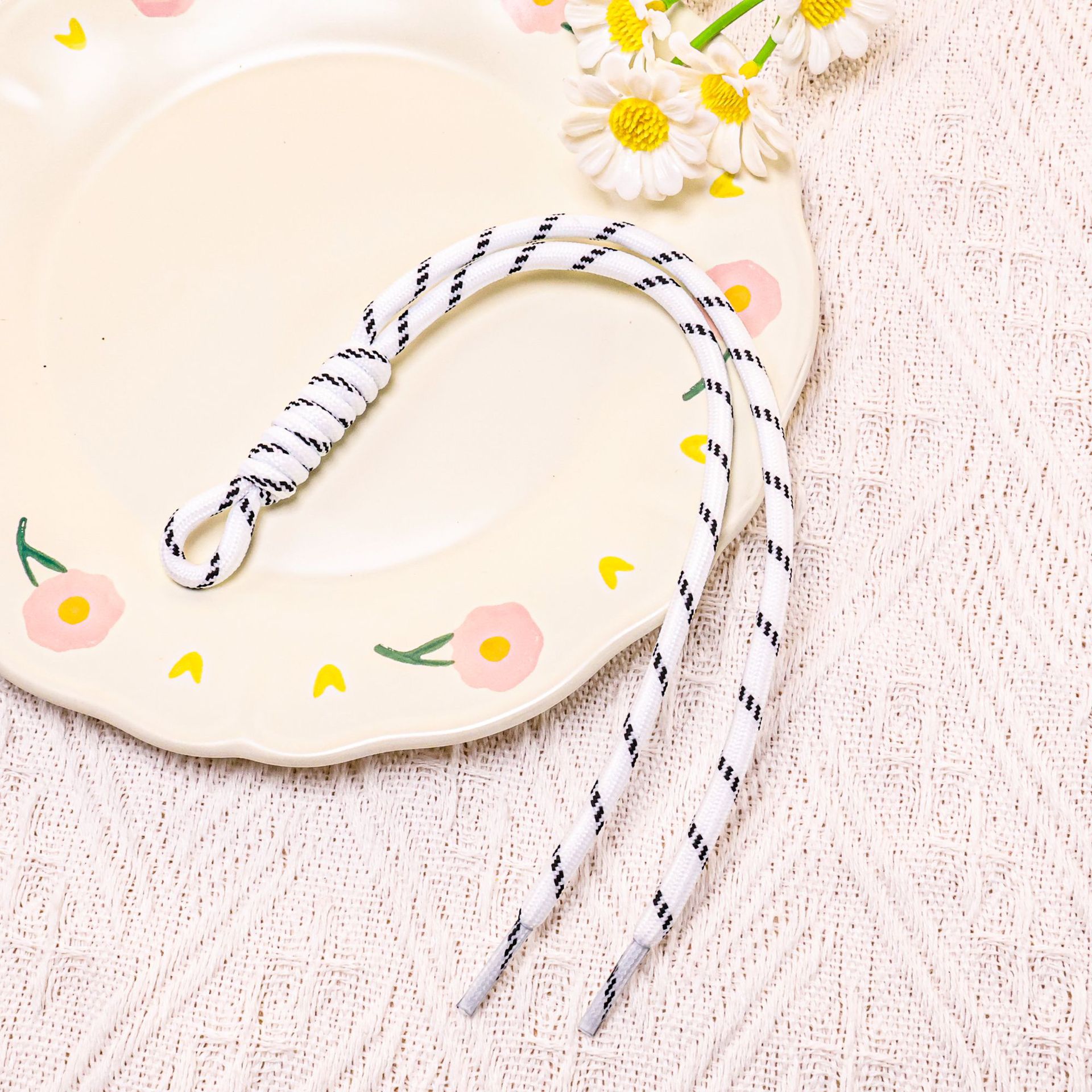 9:[White] Colored lace double-strand rope