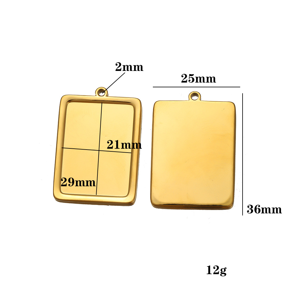 Gold base – length 29mm, width 21mm