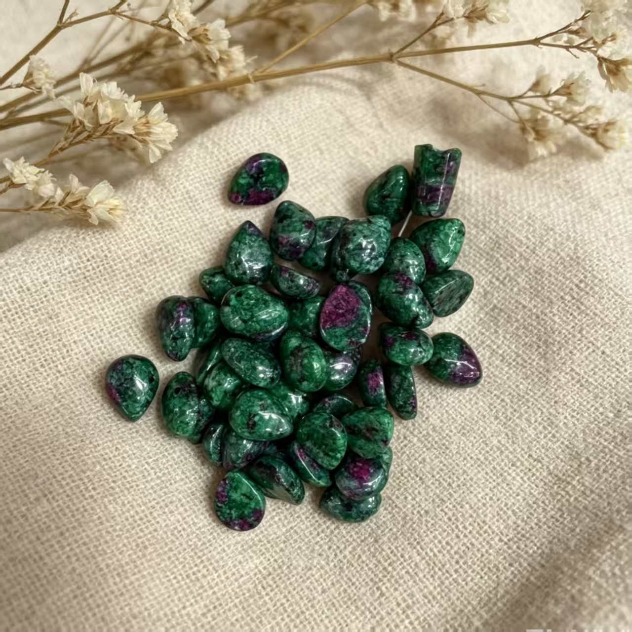 11:Red and green treasure