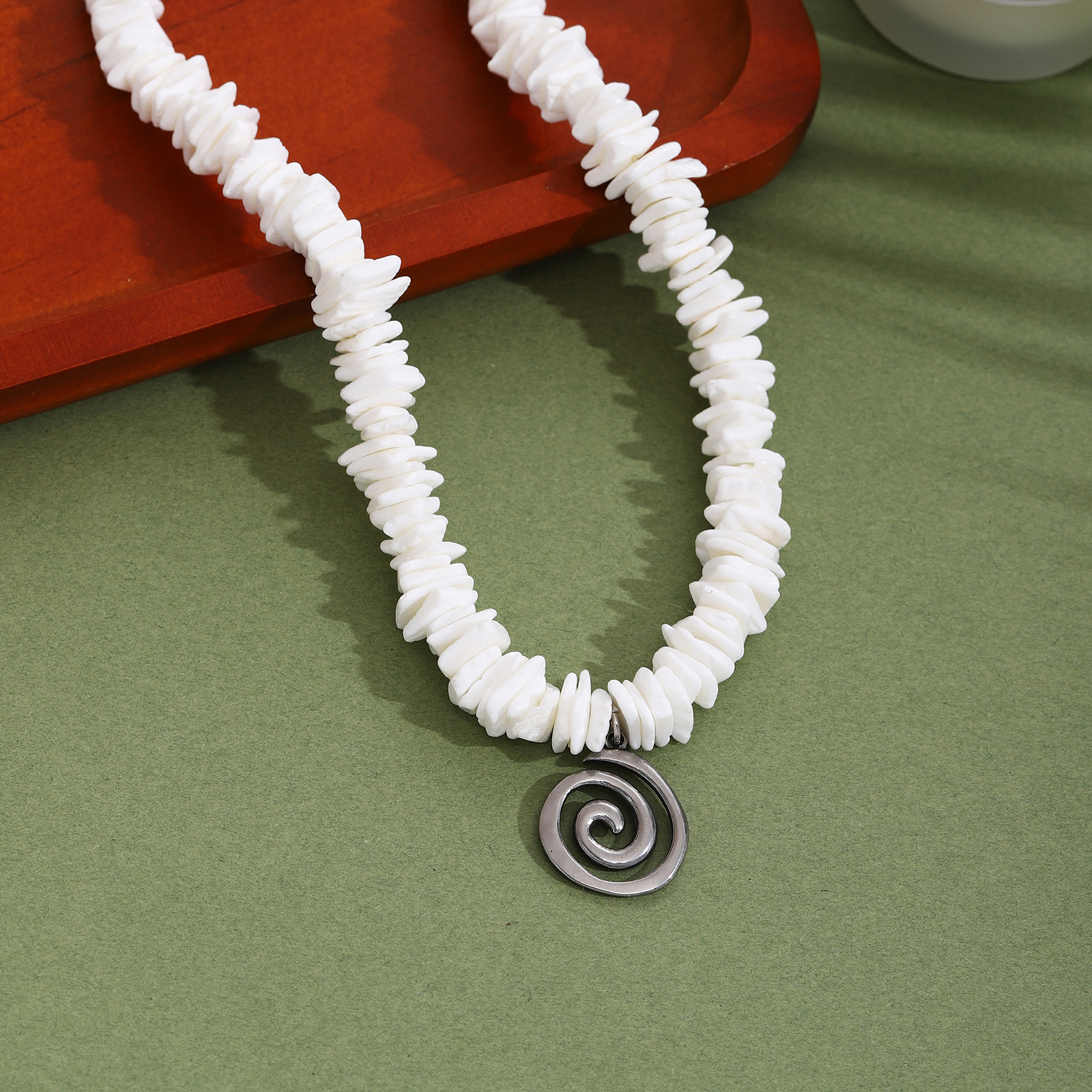 1:1 piece swirl irregular shell necklace
