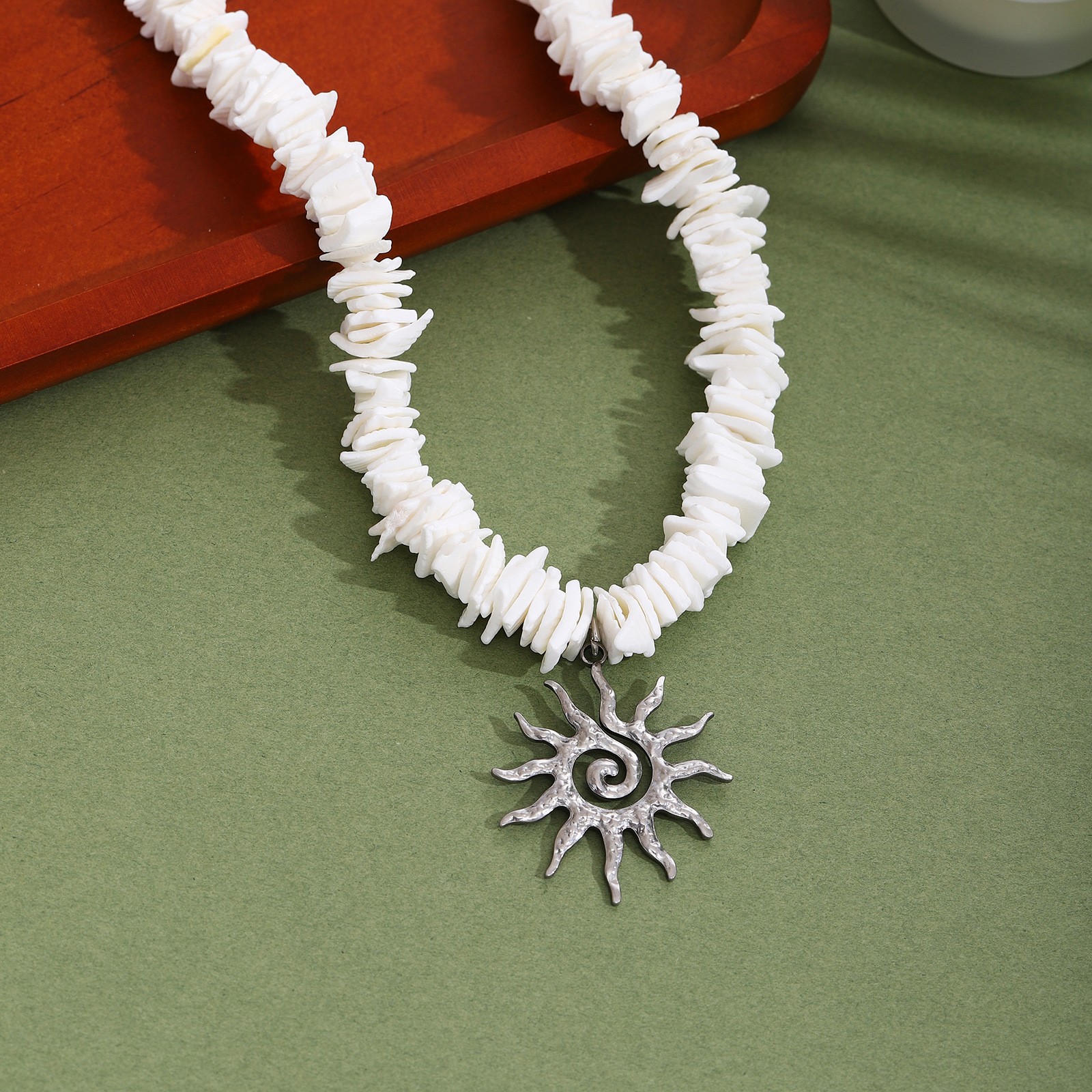 2:1 piece sun irregular shell necklace