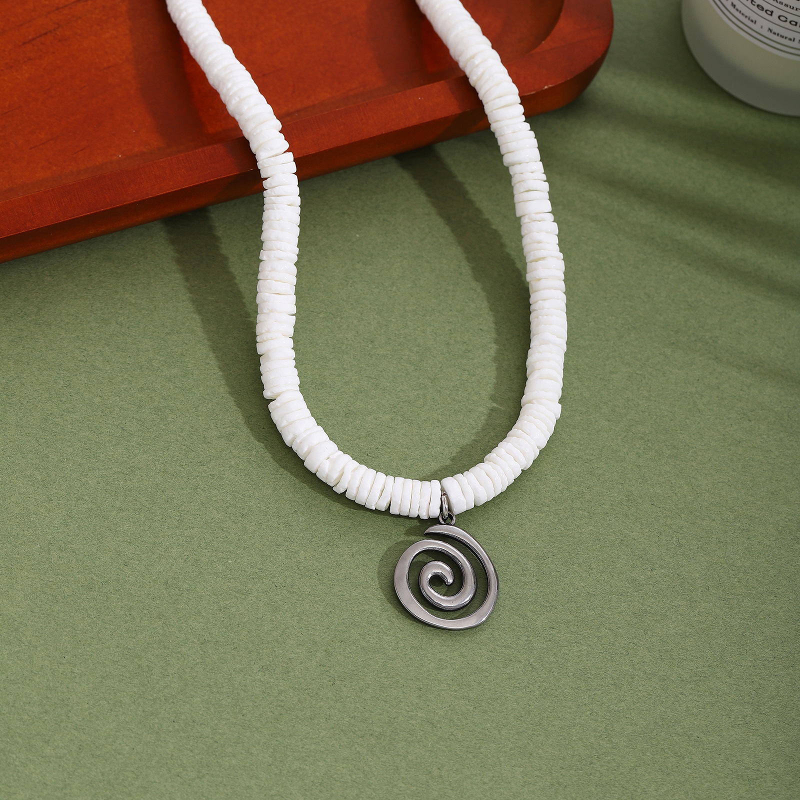 3:1 piece swirl rule shell necklace
