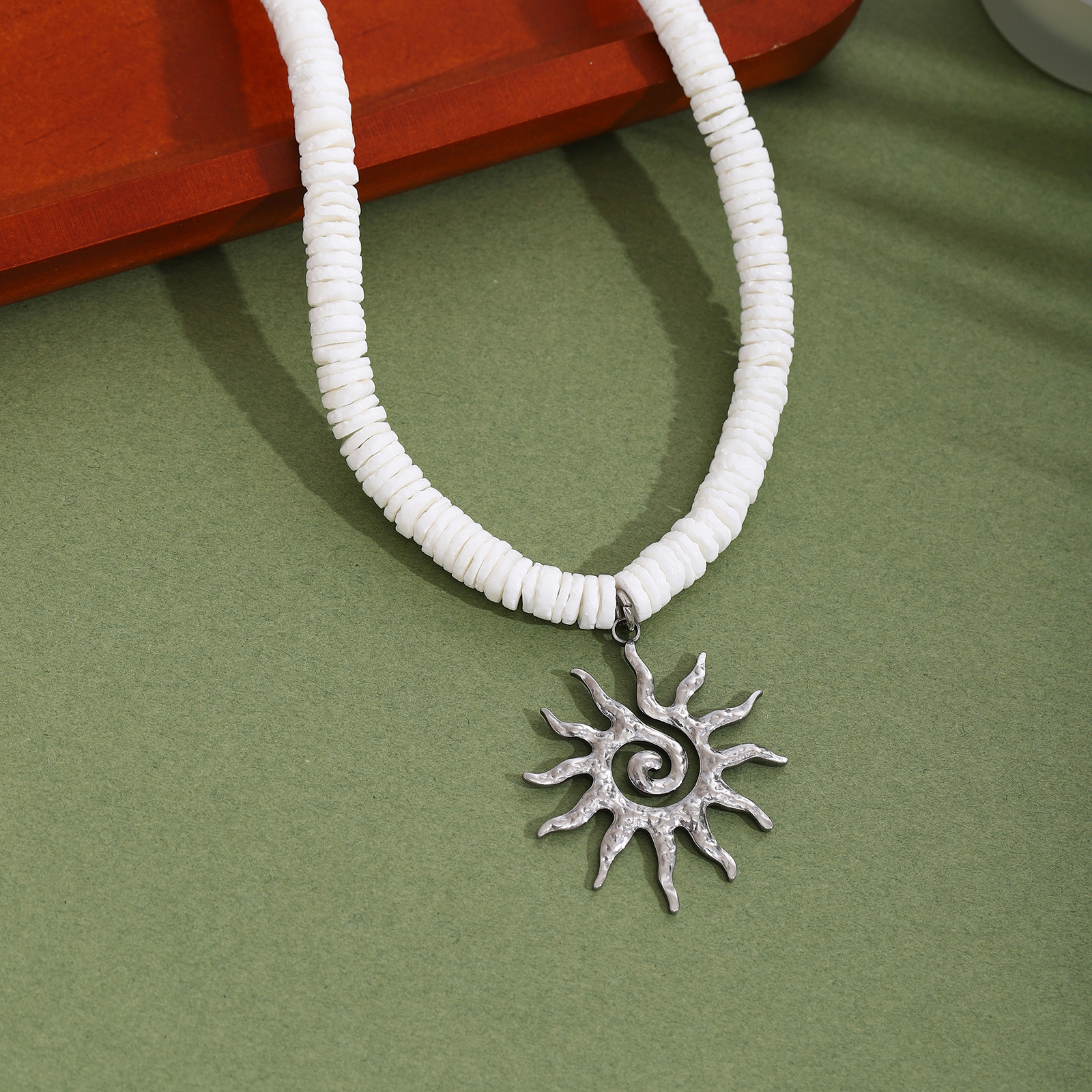 4:1 piece sun rule shell necklace