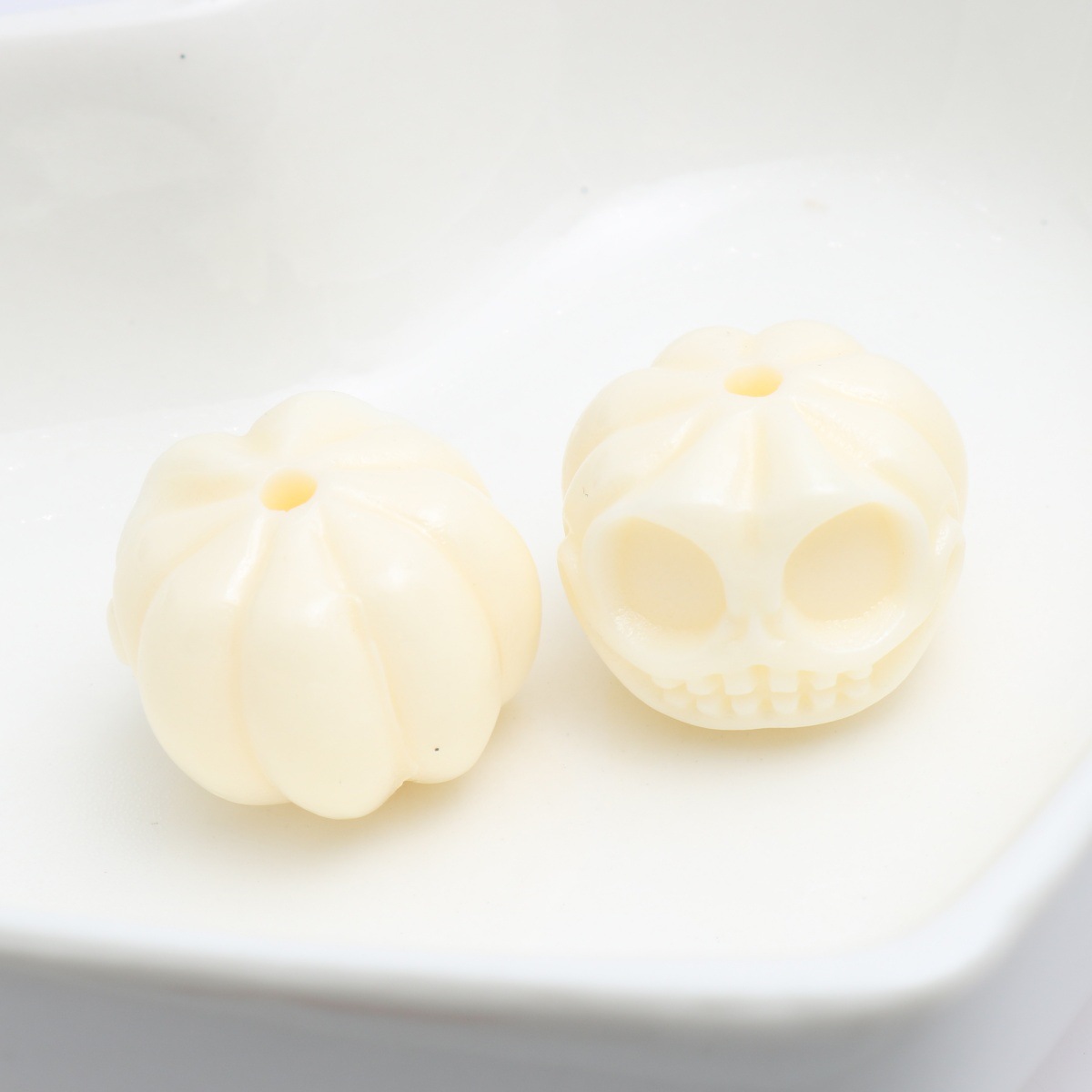 2:Milky white