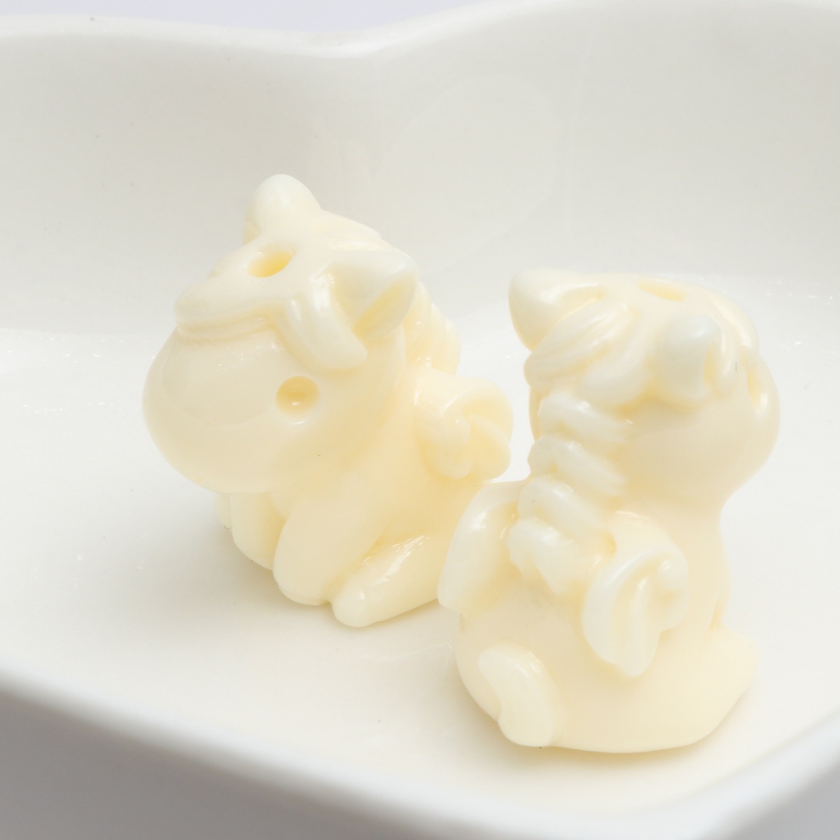 2:Milky white