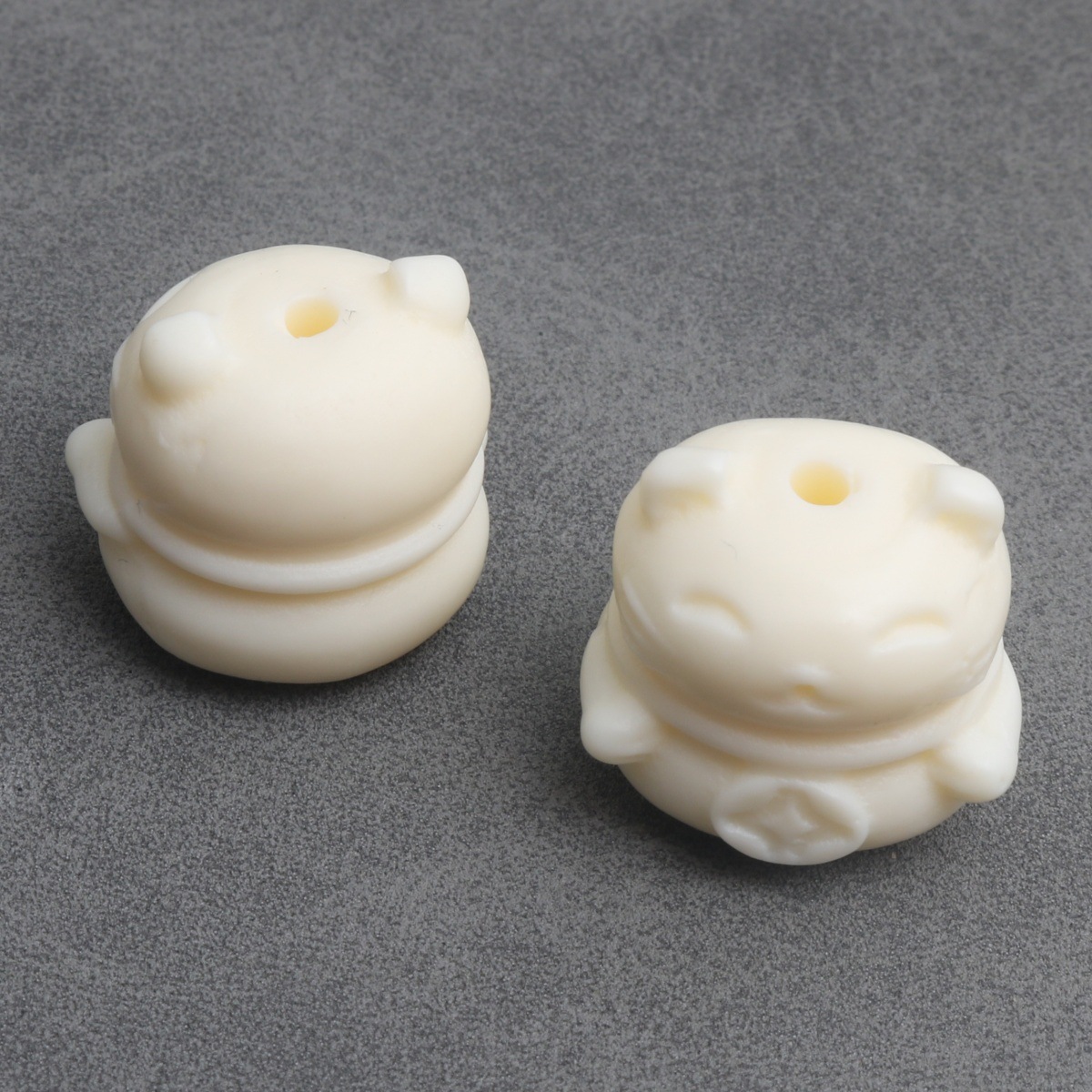 1:Lucky cat beads 17x18mm (pack of 10)
