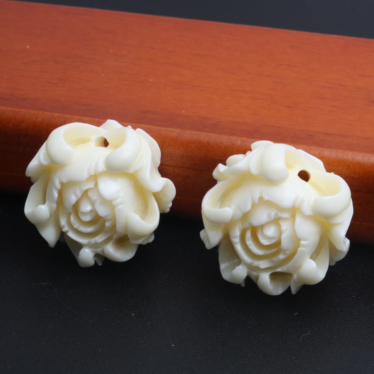 1:Pendant round bottom peony 19mm (pack of 10)
