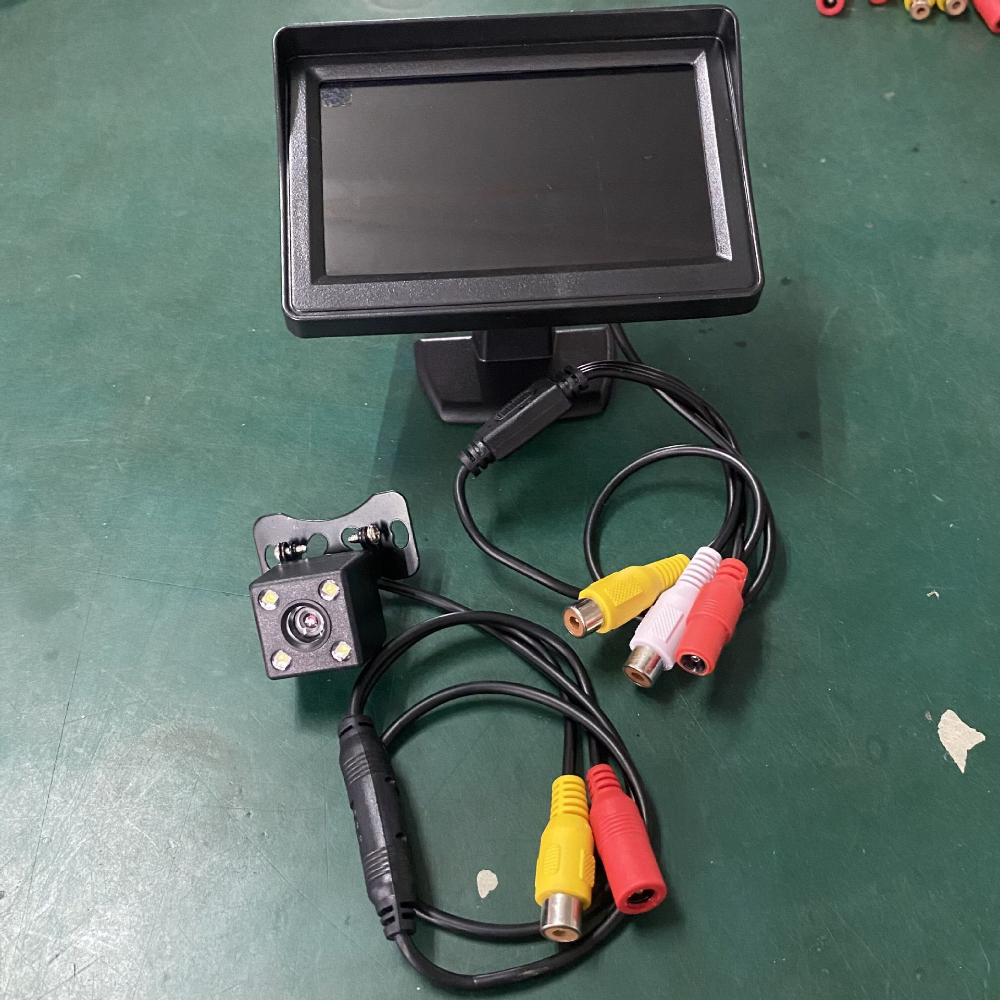 4.3 desktop  4 lights external camera