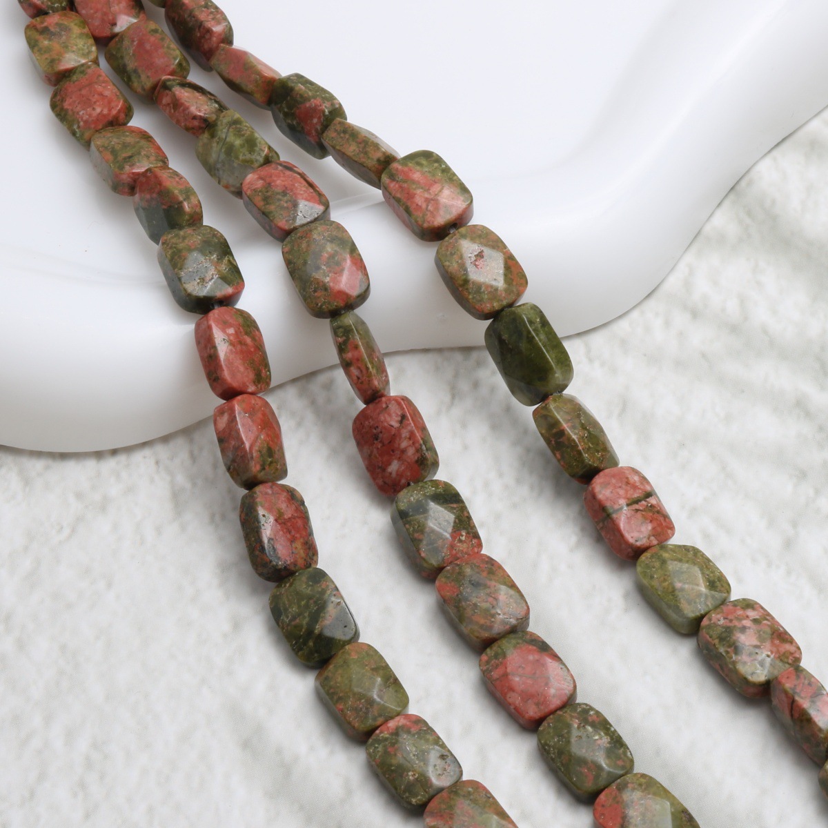 15:Unakite