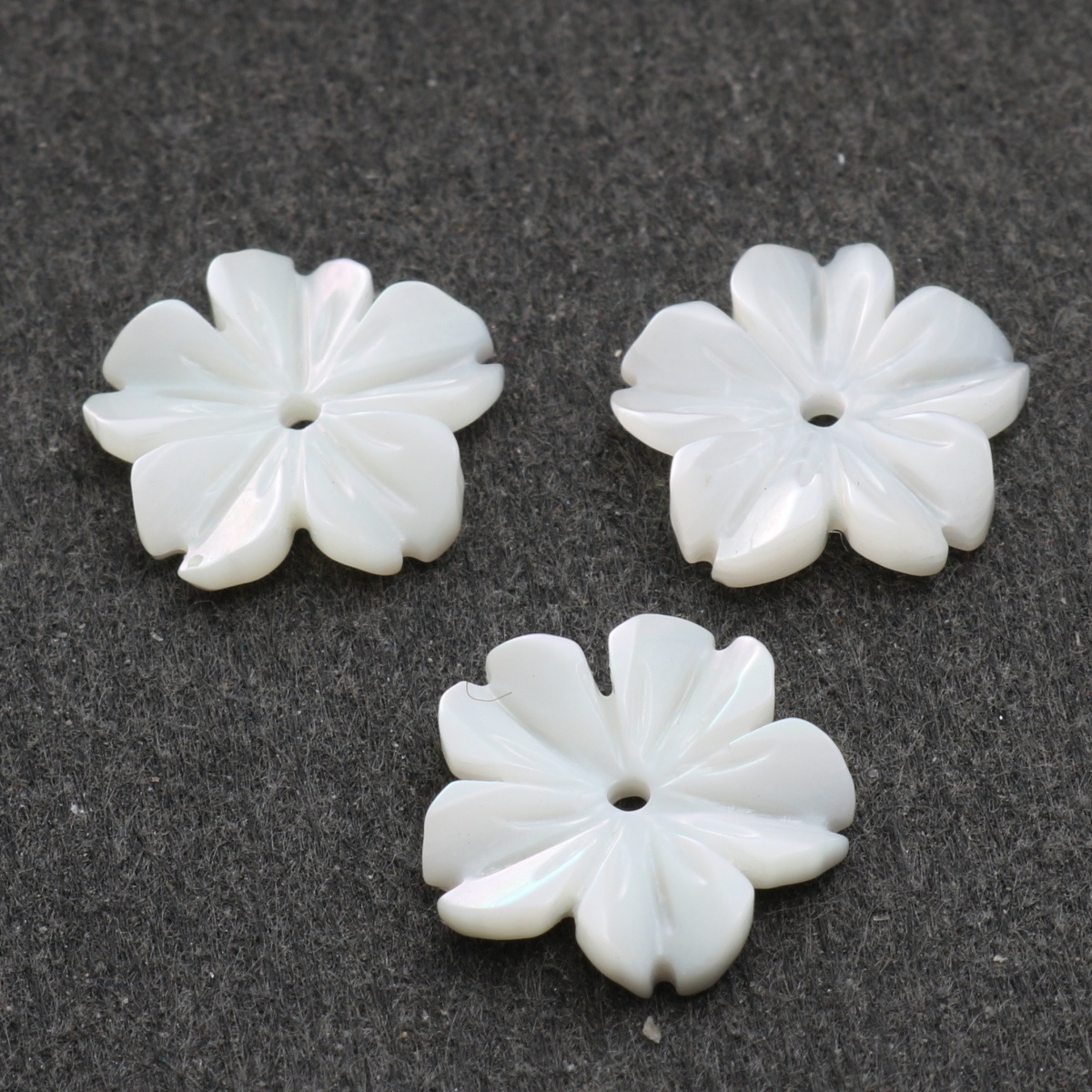 2:White five-petal flower 11.7*2mm