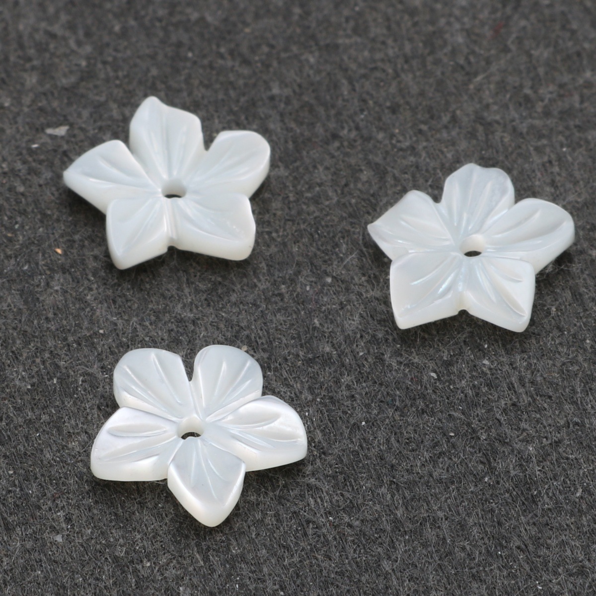 3:White five-petal flower 10*2mm
