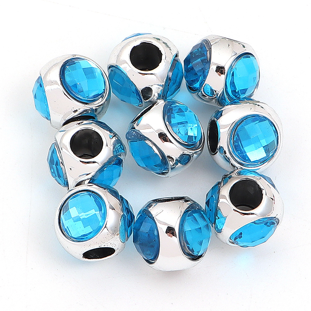 Blue three-sided diamond setting