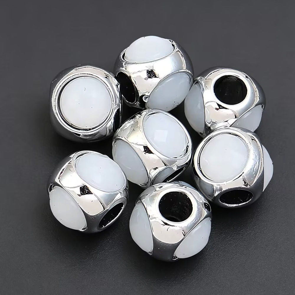 16:White three-sided diamond setting
