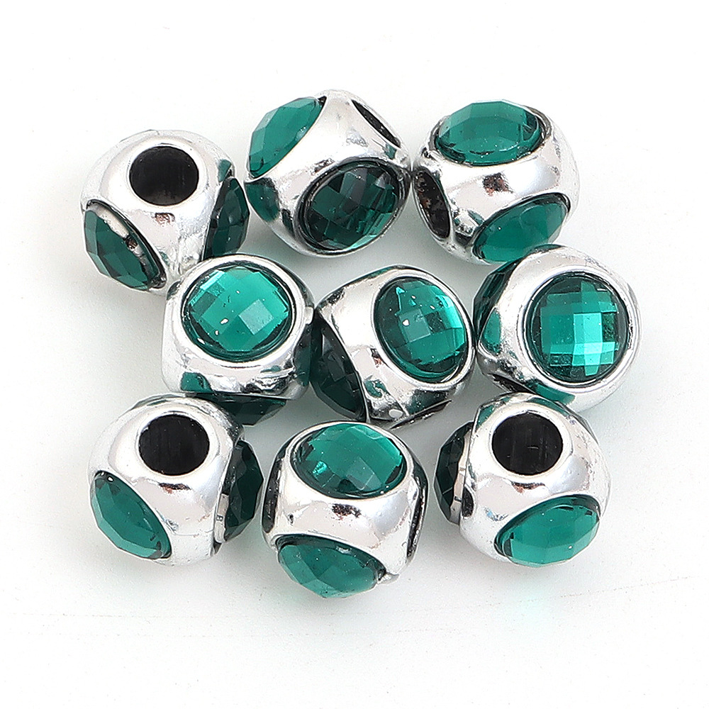20:Green three-sided diamond setting