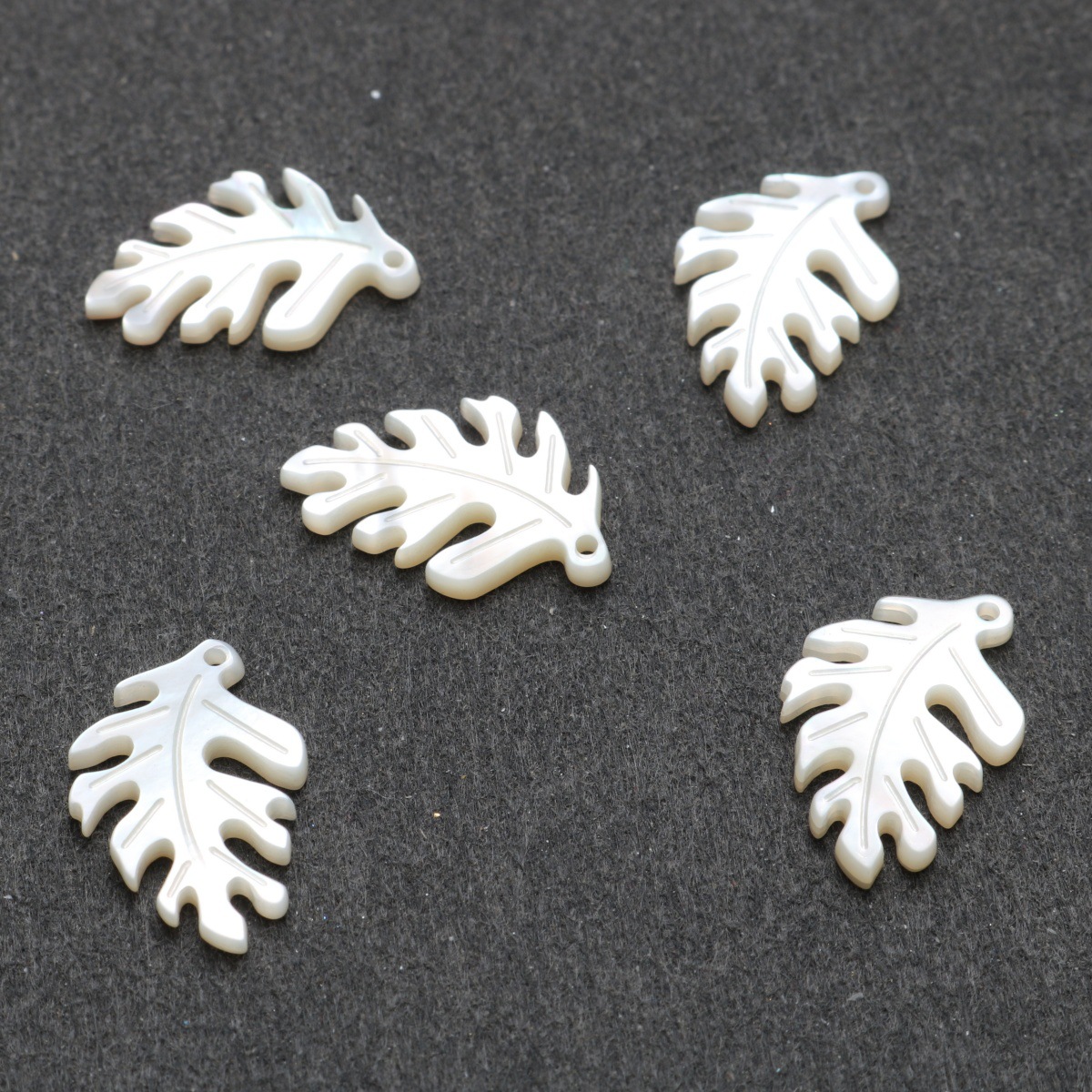 2:White small leaves 18*12mm