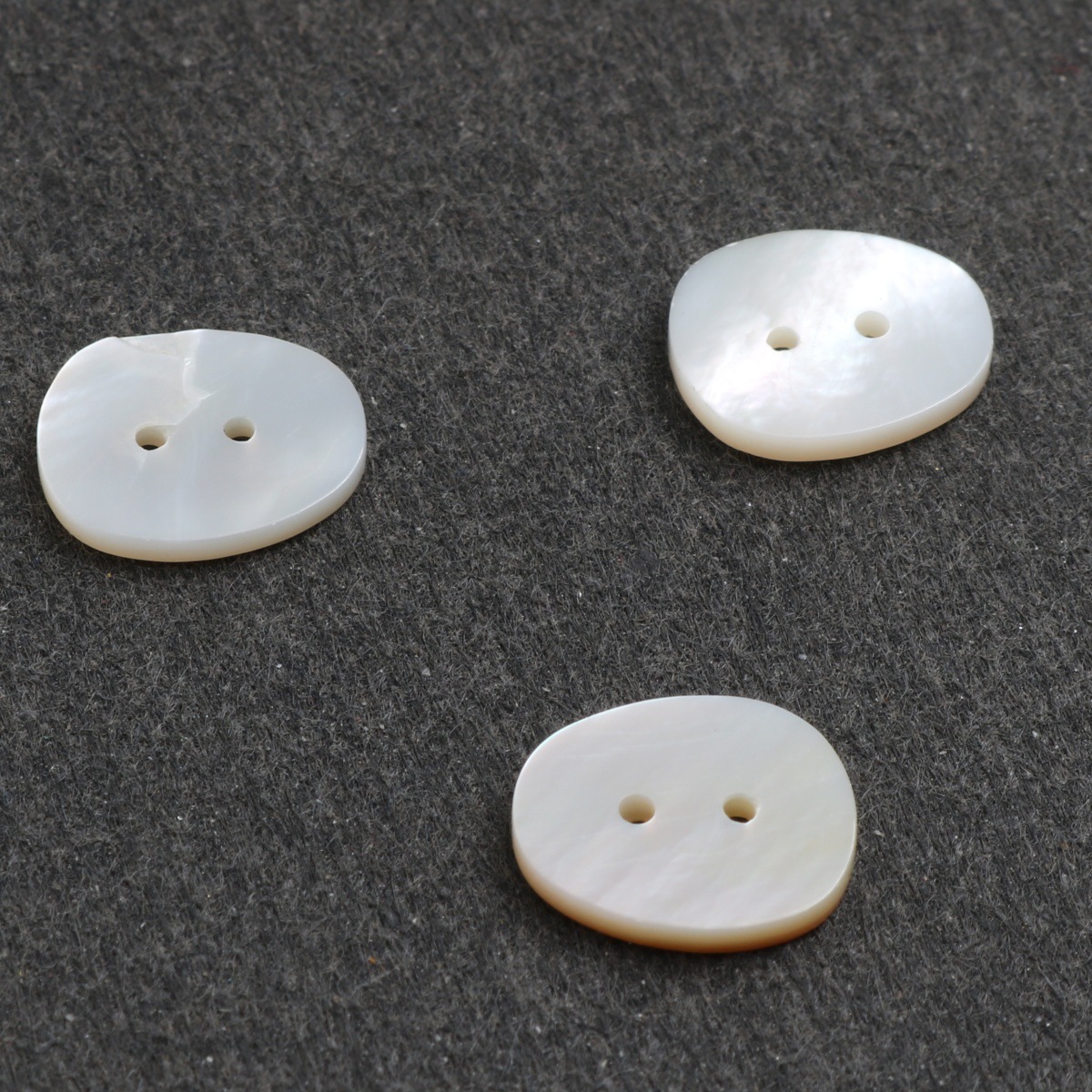 1:White double-hole oval 12*10mm