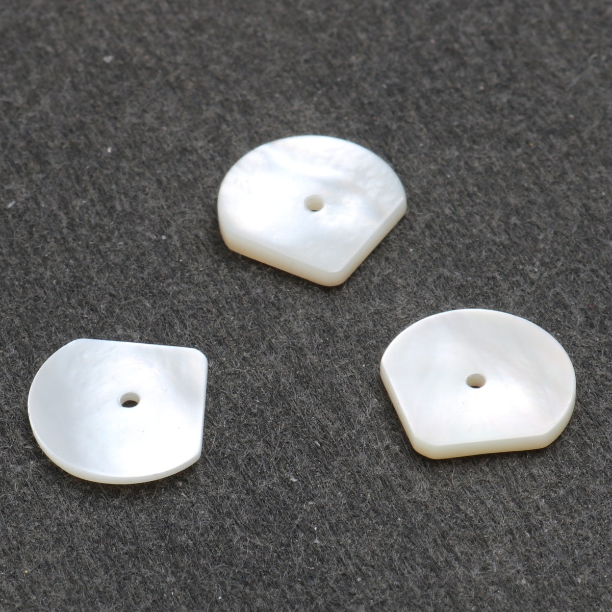 2:White single-hole fan-shaped 12*12mm