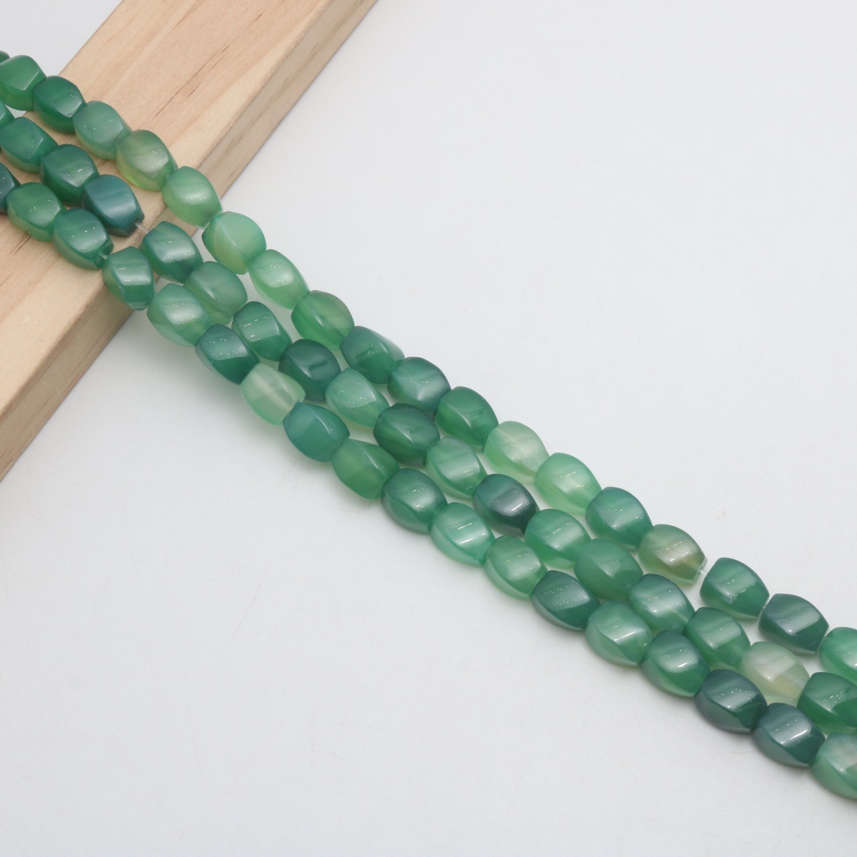 Emerald green 6mm (about 63 Pc/Strand)