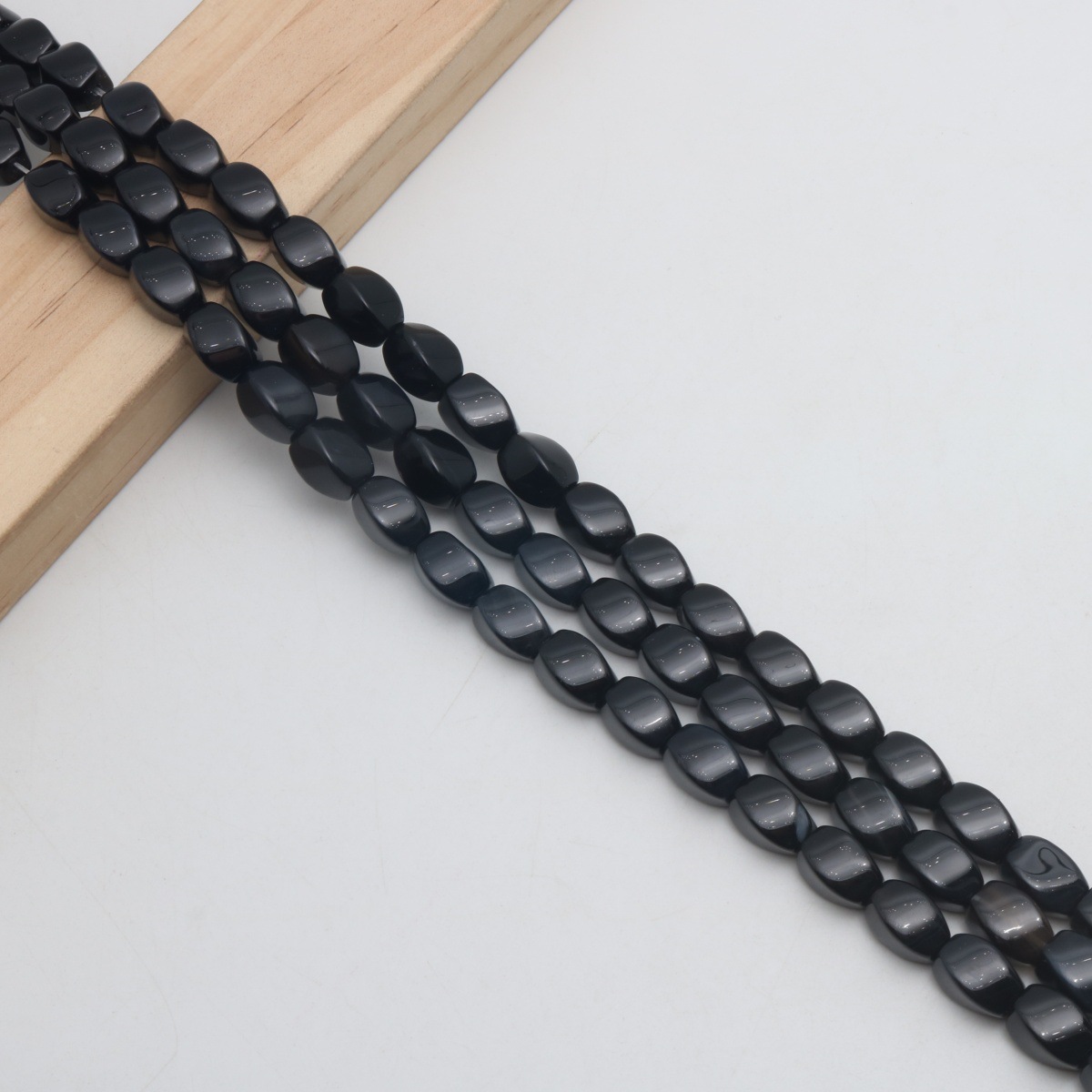 black 6mm (about 63 Pc/Strand)