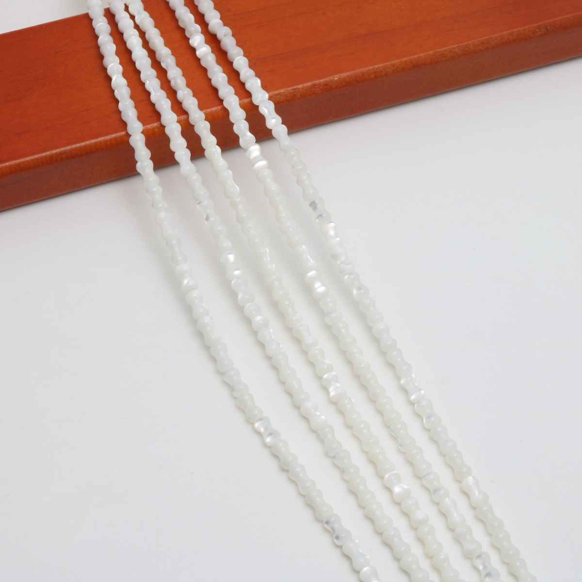Peanut white 6mm