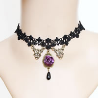 Collier gothique en dentelle