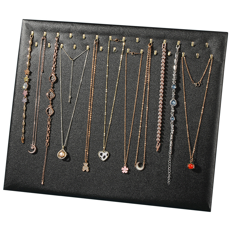 Présentoir en cuir pour collier